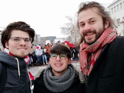 v.l.n.r. Dominik Ernst (Juso-Kreisvorsitzender), Özgür Celik (Organisator), Tobias Bacherle (Stadtrat, B90 Die Grünen)